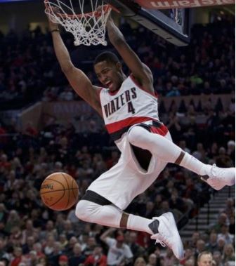 Maurice Harkless playing basketball.